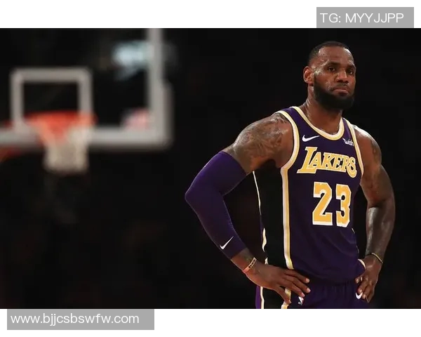 詹姆斯：从篮球场上的传奇到社会影响力的多元化探索之路